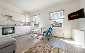 Modern Split Level 2Br Spacious Apt Maida Vale